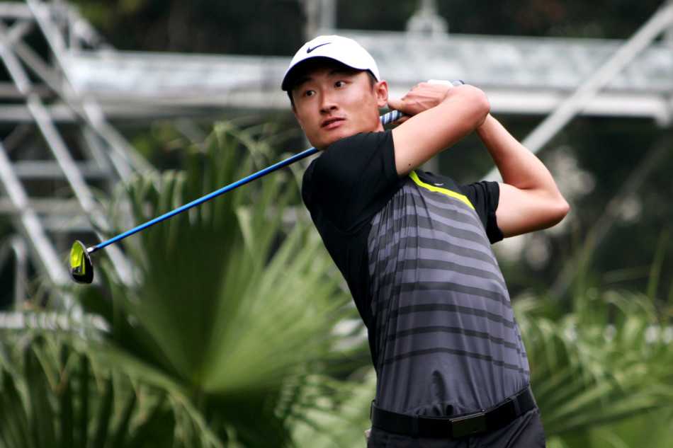 澳门公开赛群星闪耀张连伟收工鸟引喝彩 中国年轻球手在球道中稳健挥杆,动作流畅充满力量,代表着中国高尔夫的未来
