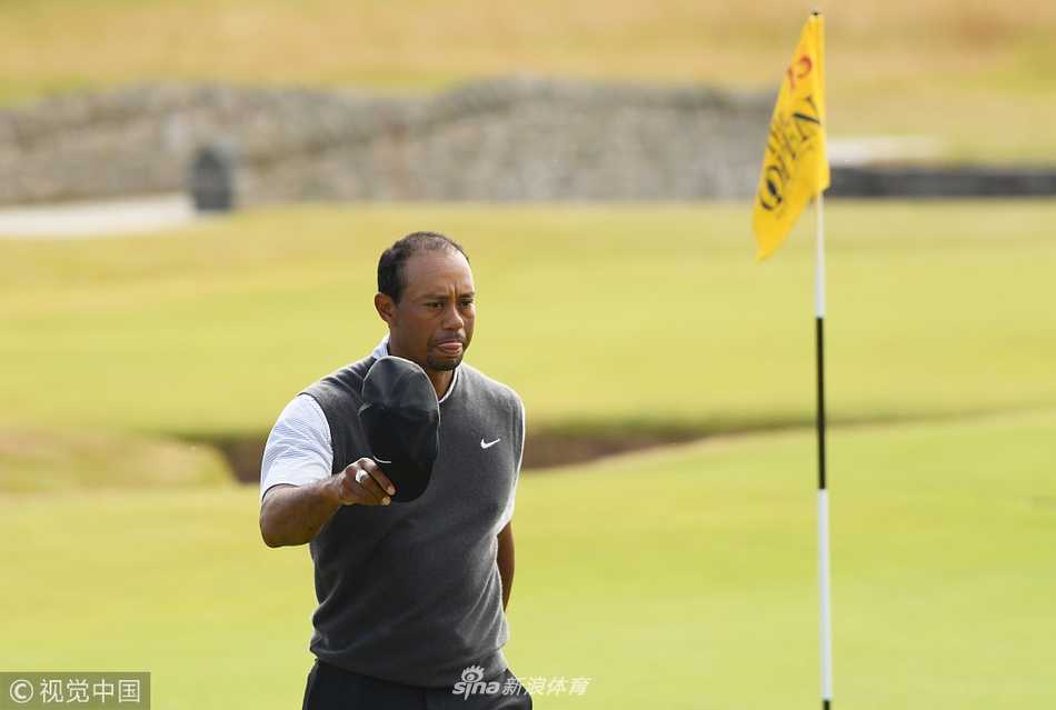 猛虎苏醒第三轮六鸟争冠 卡诺斯蒂见证王者归来 伍兹挥杆瞬间的完整动作捕捉,力量与优雅完美结合,阳光勾勒出他专注的轮廓。