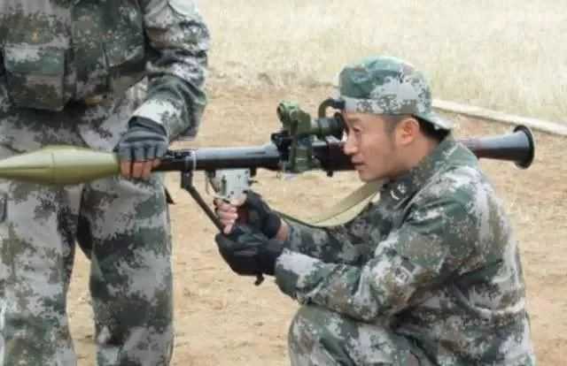 《战狼》到底咋样？从热血沸腾到争议四起，这部片子可不简单！