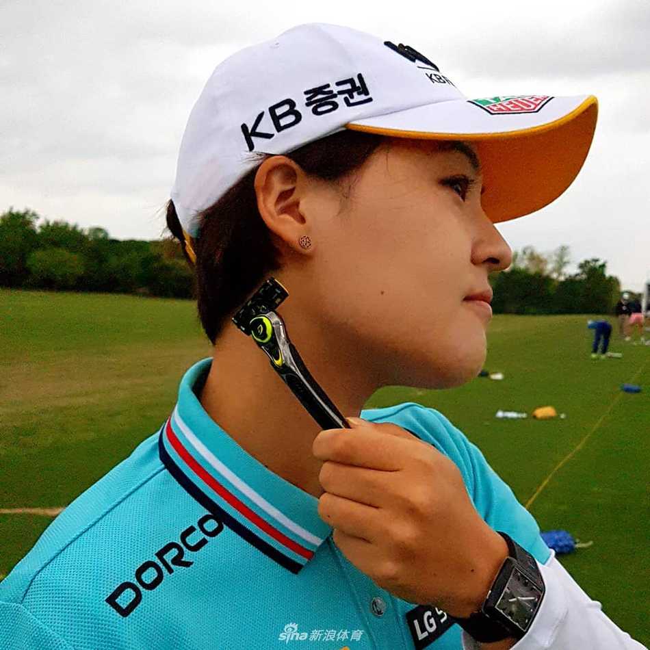 特写镜头下的田仁智，眼眸明亮，短发精致，展现出运动员之外的时尚可塑性