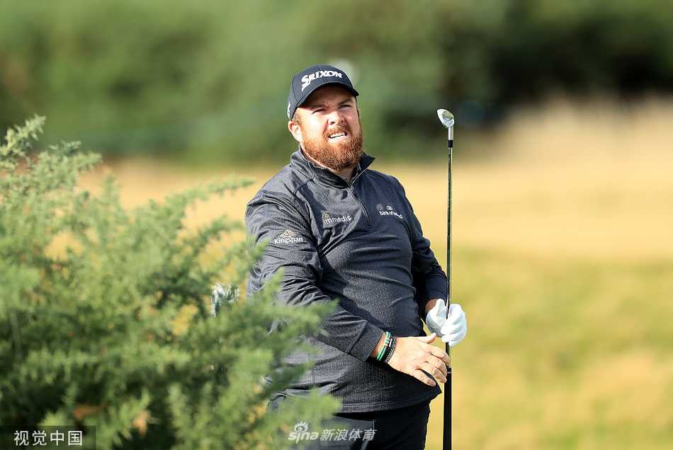 登喜路林克斯锦标赛的荣耀与欢笑 圣安德鲁斯老球场宽阔的球道与深陷的壶状沙坑,构成了最经典也最严峻的林克斯挑战。