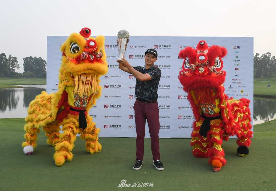 白政恺创历史夺佛山公开赛冠军中国高尔夫迎欧挑赛首冠 白政恺在沙坑中处理困难球位,展现出色的短杆救球技术