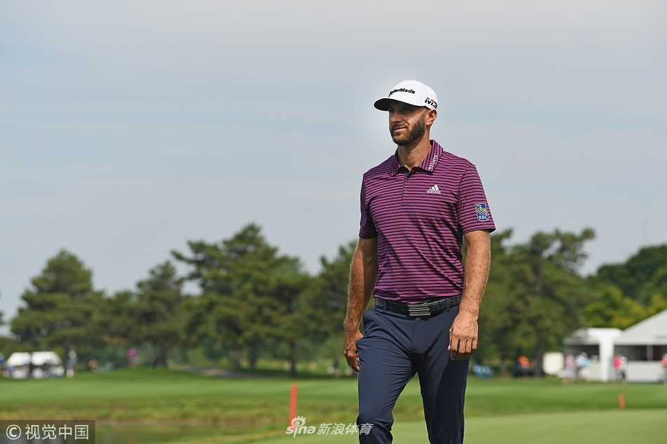 盖瑞古斯雨中闪耀阿比幽谷领先群雄,约翰逊后来居上终捧杯 雨后的格伦阿比球场绿意盎然,水洼倒映着天空,球道显得格外宁静