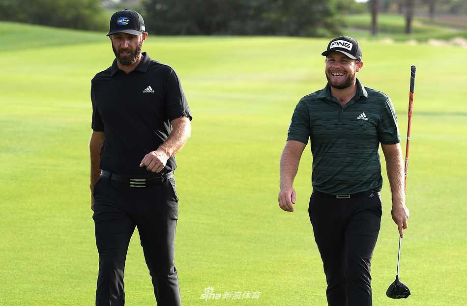沙特国际赛风云激荡 高尔夫巨星沙场逐日 帕特里克·瑞德在果岭边凝神推敲,帽檐下的眼神锐利如鹰,寻找着一击制胜的微妙线路