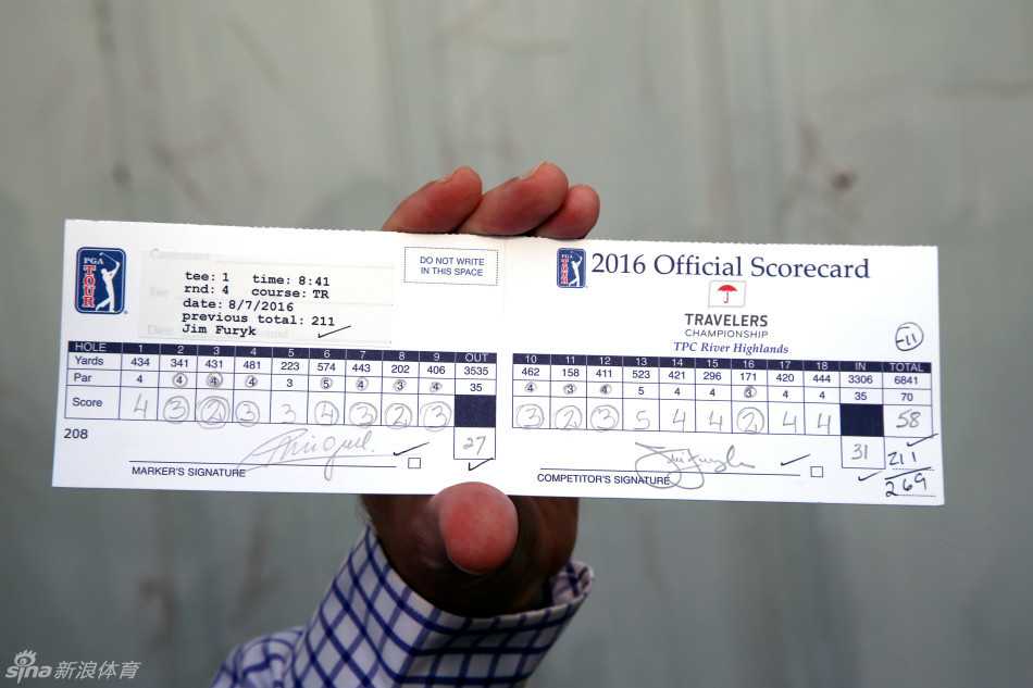 最后的记分卡全景，承载着历史的一页静静躺在那儿，无声诉说着二零一六年八月七日那个下午，在高地河流TPC俱乐部发生的所有魔法。