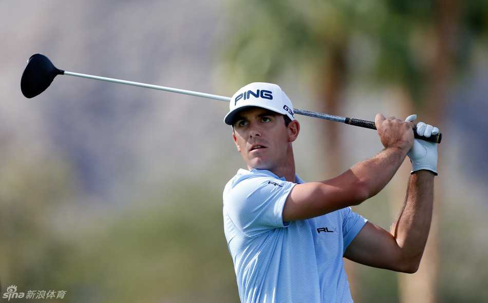 马特·库查尔全力挥动一号木，身体形成完美的扭矩，小球即将沿着预设的弹道飞向远方