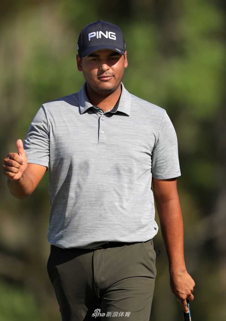 塞巴斯蒂安·穆略斯在第三轮比赛中专注推杆，其稳定的心态是取得领先的关键