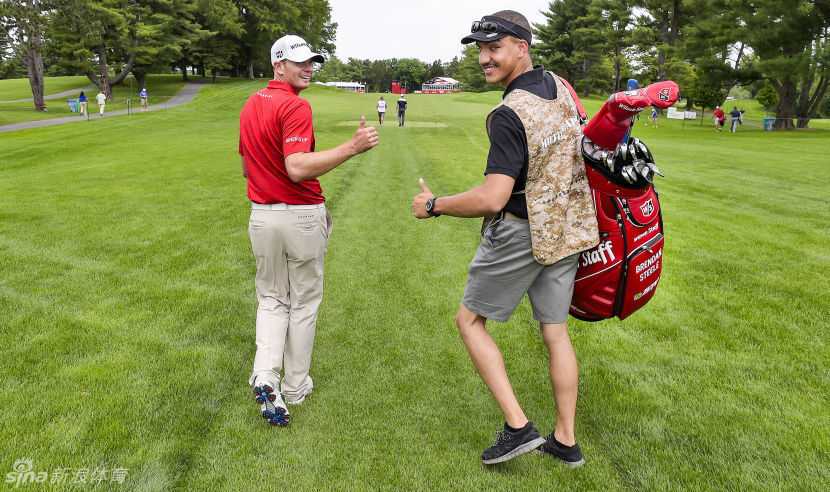 布兰登·斯蒂尔在夺冠后激动地握拳庆祝，脸上洋溢着胜利的喜悦。