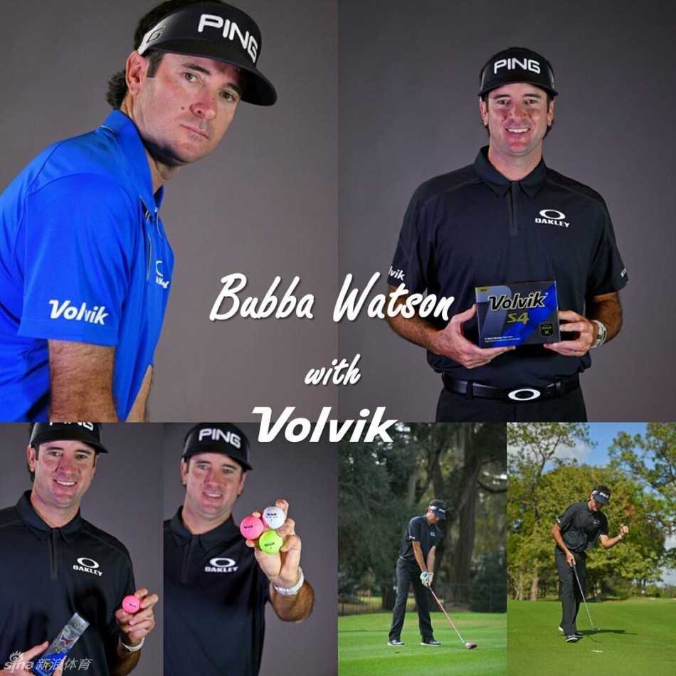 粉色宣言:巴巴沃森的色彩革命与高尔夫创新之路 巴巴·沃森向观众展示不同颜色的沃维克高尔夫球,包括粉色、石灰绿和白色,他的笑容传达出推广这项运动的真诚愿望。